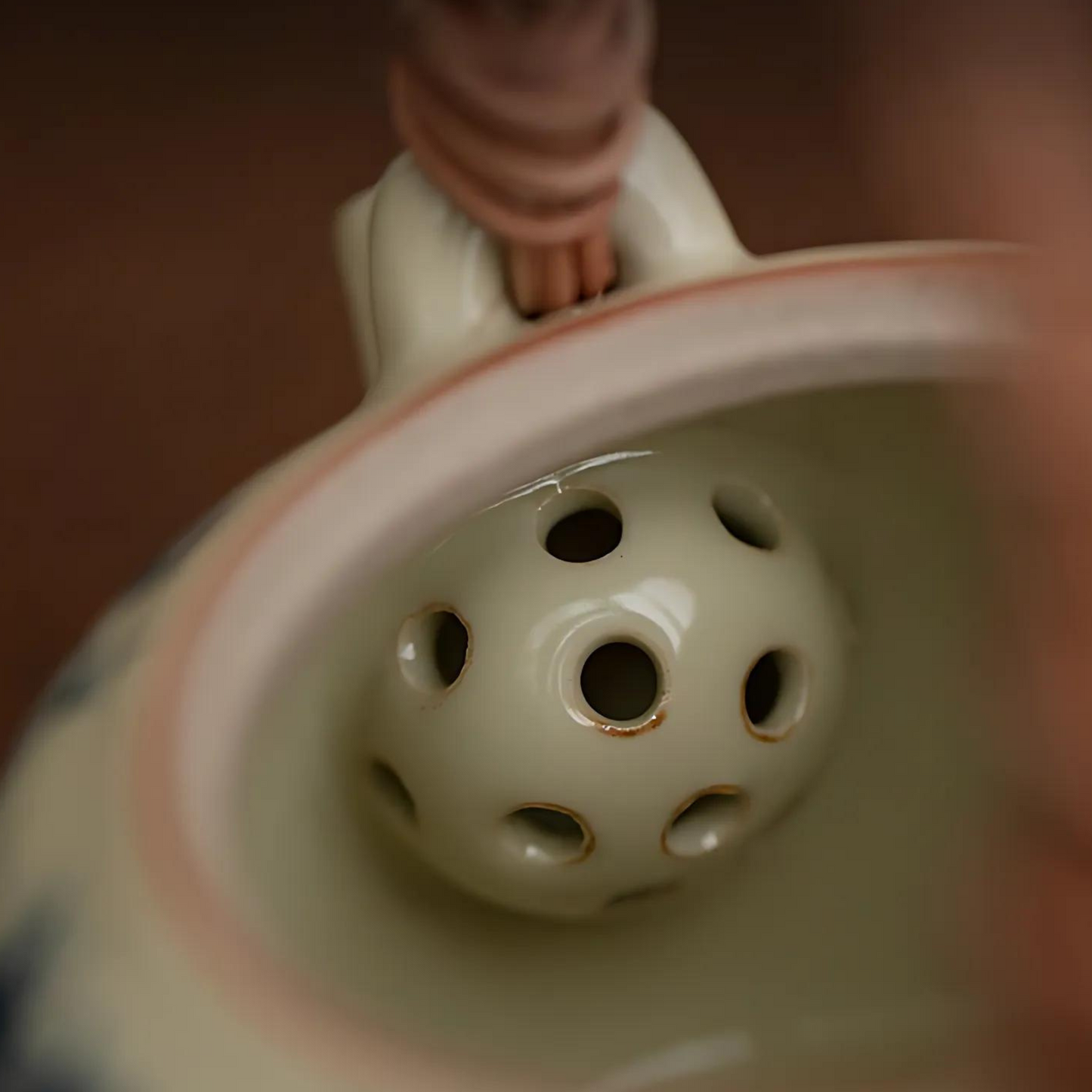 TEA TIME ESSENTIALS TEA White and Blue Blue and White Underglaze Teapot